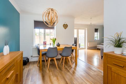 30 Coltsfoot Road, Rushden, NN10 0GE