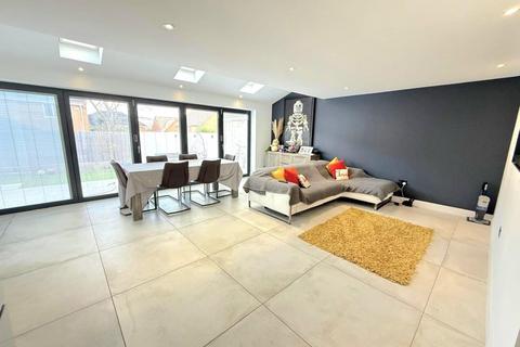 4 bedroom detached house for sale, Roman Close, Wootton NN4