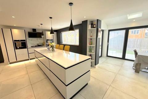 4 bedroom detached house for sale, Roman Close, Wootton NN4