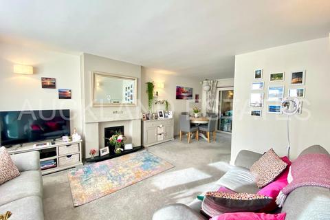 3 bedroom semi-detached house for sale, Wellesley Crescent, Potters Bar EN6