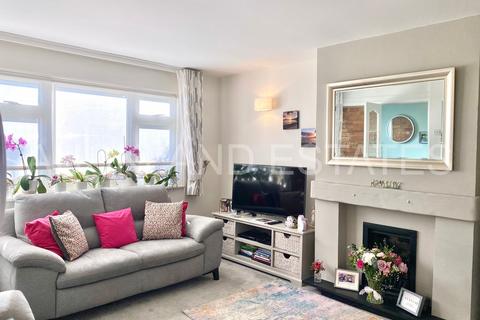 3 bedroom semi-detached house for sale, Wellesley Crescent, Potters Bar EN6