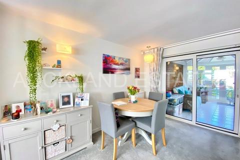 3 bedroom semi-detached house for sale, Wellesley Crescent, Potters Bar EN6