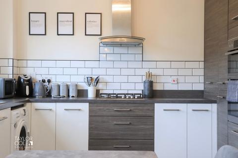 3 bedroom semi-detached house for sale, Essington Close, Amington