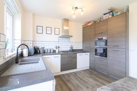 3 bedroom semi-detached house for sale, Essington Close, Amington