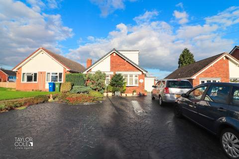 2 bedroom detached bungalow for sale, Wigford Road, Dosthill