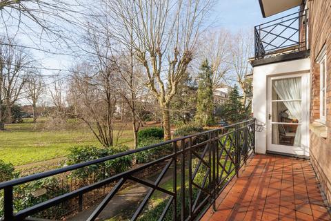 2 bedroom flat for sale, Brompton Park Crescent, London