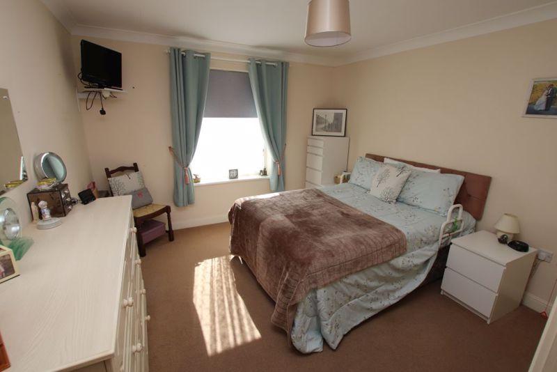 Bed photo 2