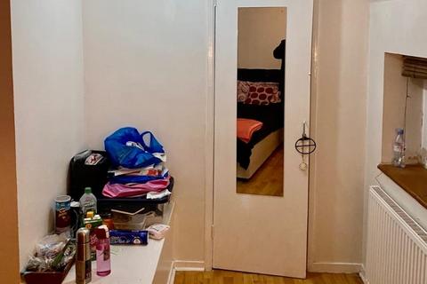 2 bedroom house to rent, Renfrew Road, Hounslow TW4