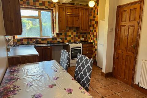 2 bedroom house to rent, Renfrew Road, Hounslow TW4