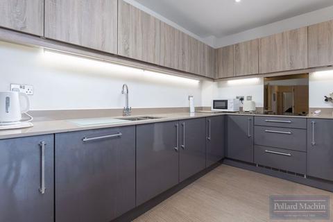 2 bedroom apartment for sale, Addington Road, Sanderstead, Surrey