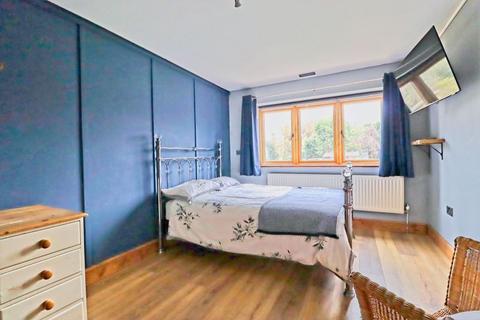1 bedroom in a house share to rent, Sporhams, Basildon