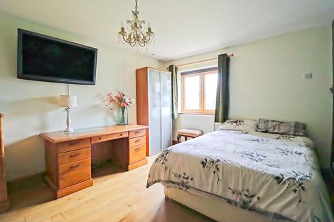 1 bedroom in a house share to rent, Sporhams, Basildon