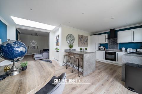 76 Randall Drive, Hornchurch, RM12 6TA