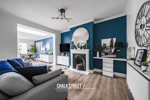 76 Randall Drive, Hornchurch, RM12 6TA