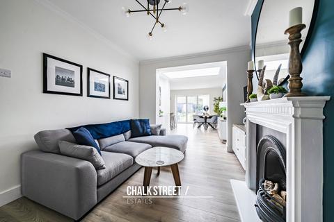 76 Randall Drive, Hornchurch, RM12 6TA