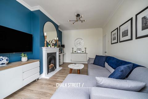76 Randall Drive, Hornchurch, RM12 6TA