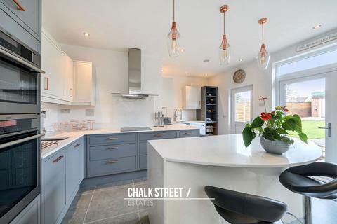 4 bedroom detached house for sale, Babington Road, Hornchurch, RM12