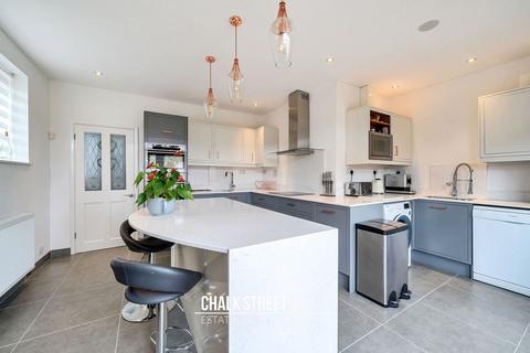 4 bedroom detached house for sale, Babington Road, Hornchurch, RM12