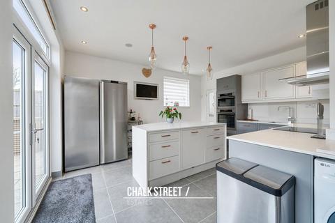 4 bedroom detached house for sale, Babington Road, Hornchurch, RM12
