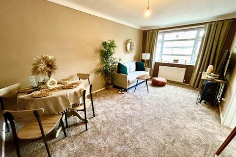 1 bedroom apartment to rent, Brooklands Road, Sale