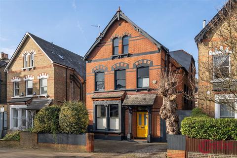 37 Ashley Road, London, N19 3AG