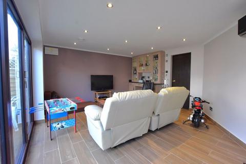 4 bedroom semi-detached house for sale, Woodlands, Harrow