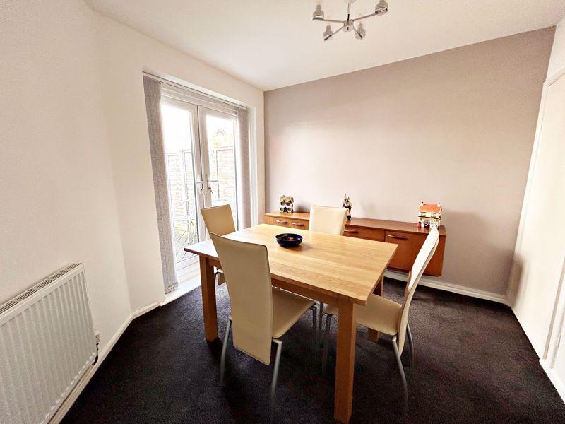 Bedroom/Dining Room