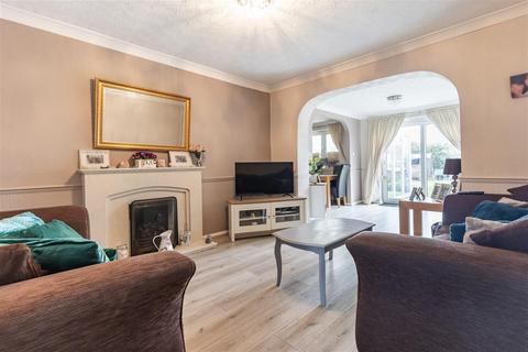 3 bedroom terraced house for sale, Bluemans, North Weald