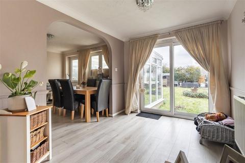 3 bedroom terraced house for sale, Bluemans, North Weald