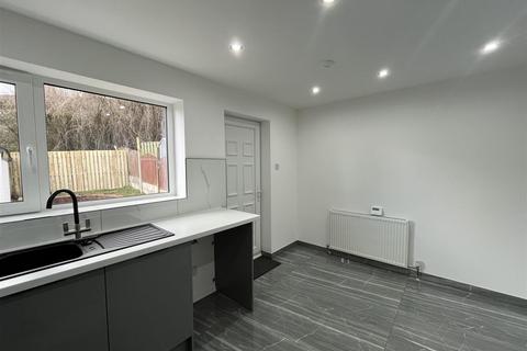 3 bedroom semi-detached house for sale, Burberry Close, Bradford BD4