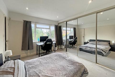 30 Mitchley Hill, South Croydon, CR2 9HA