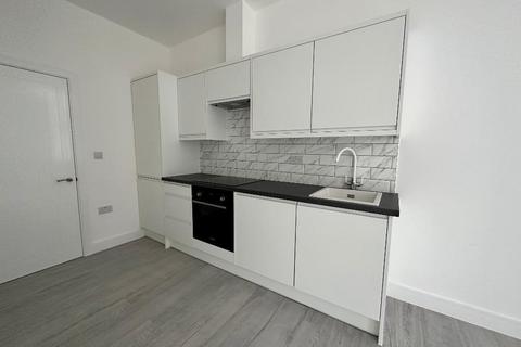 2 bedroom flat to rent, 234 Southchurch Road, Southend on Sea, Essex, SS1 2NR