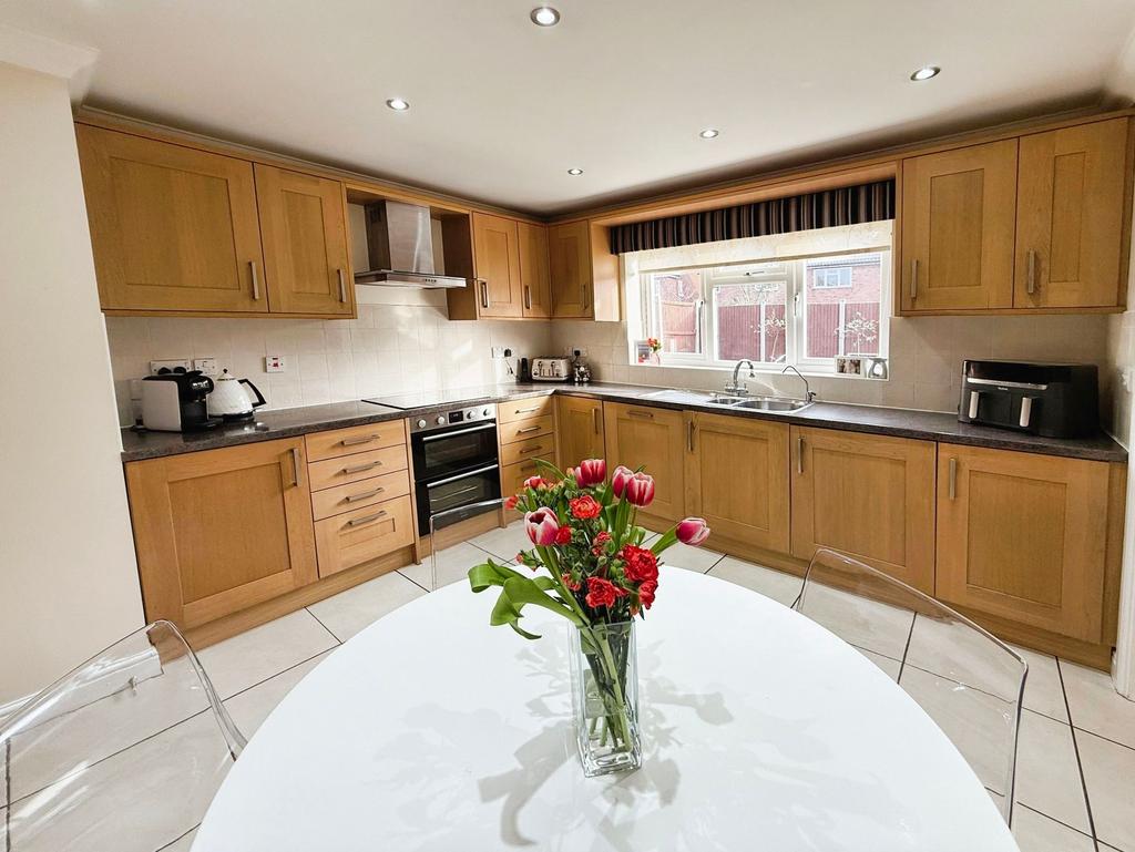 Fitted Kitchen/ Breakfast Room