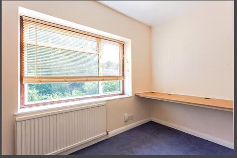 120 Vale Road, Windsor, SL4 5JN