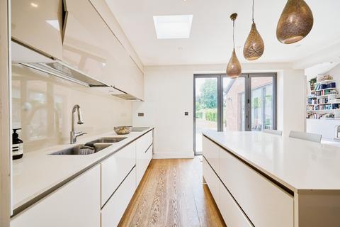 3 bedroom flat for sale, Dartmouth Road, London