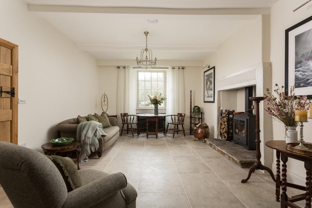 Annexe Sitting