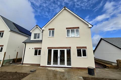 4 bedroom detached house for sale, Long Park Drive, Bradworthy, Holsworthy, Devon, EX22