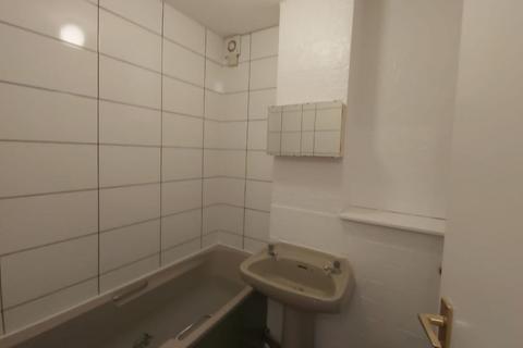 Studio to rent, Montana Close