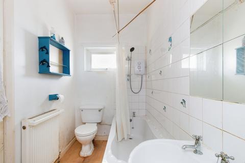 220 Bradford Road, Tingley, Wakefield, WF3 1RX