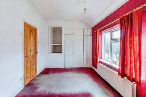 220 Bradford Road, Tingley, Wakefield, WF3 1RX