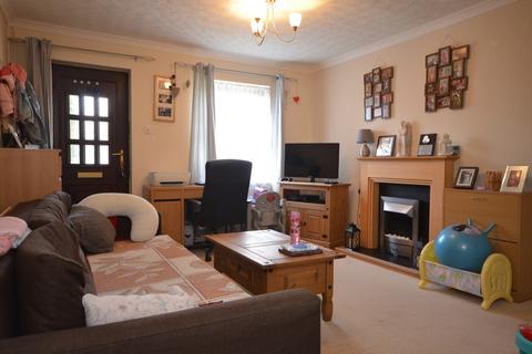 2 bedroom semi-detached house to rent, Downsway, Northampton NN4