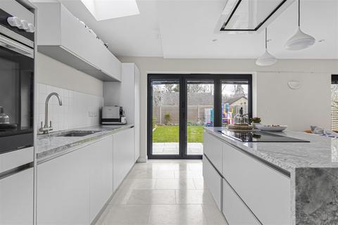 11 Leeway Avenue, Great Shelford, Cambridge, CB22 5AU