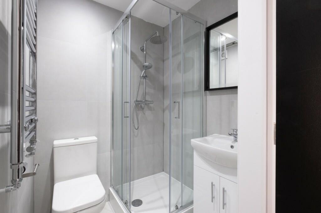 A modern and stylish bathroom featuring a spaci...