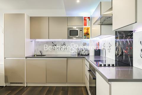 undefined, Kew Eye, Brentford TW8