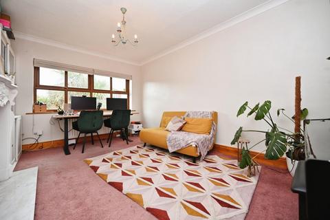 2 bedroom semi-detached bungalow for sale, Coppice Wood Crescent, Yeadon, Leeds