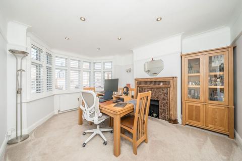 3 bedroom semi-detached house to rent, Jubilee Avenue, Twickenham TW2