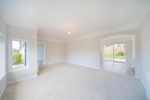 7 Gulls Way, Wirral, CH60 9JG