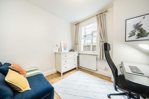2 bedroom maisonette to rent, Fieldhouse Road, London SW12