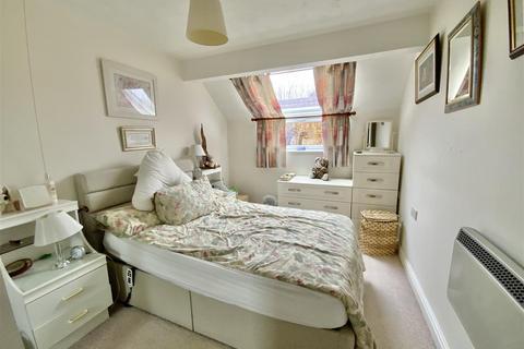 2 bedroom sheltered housing for sale, Fegans Court, Stony Stratford, Milton Keynes