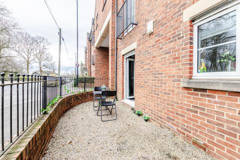 8 Abbots Mews, Leeds, LS4 2AB